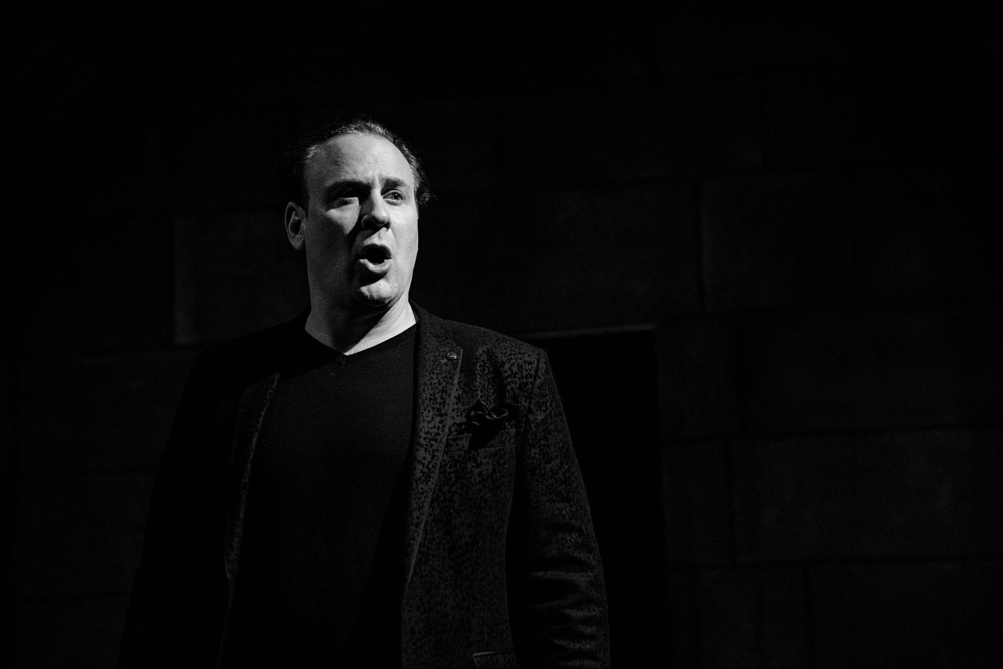 Lucas Meachem, Baritone singing